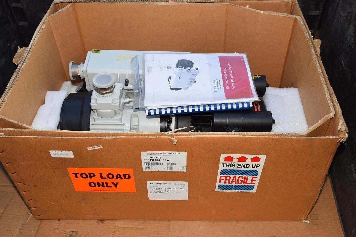 Pfeiffer Vacuum Vane Pump HENA Line Hena 25 PK D02 207 A  PKD02207A 1ph  (NEW)