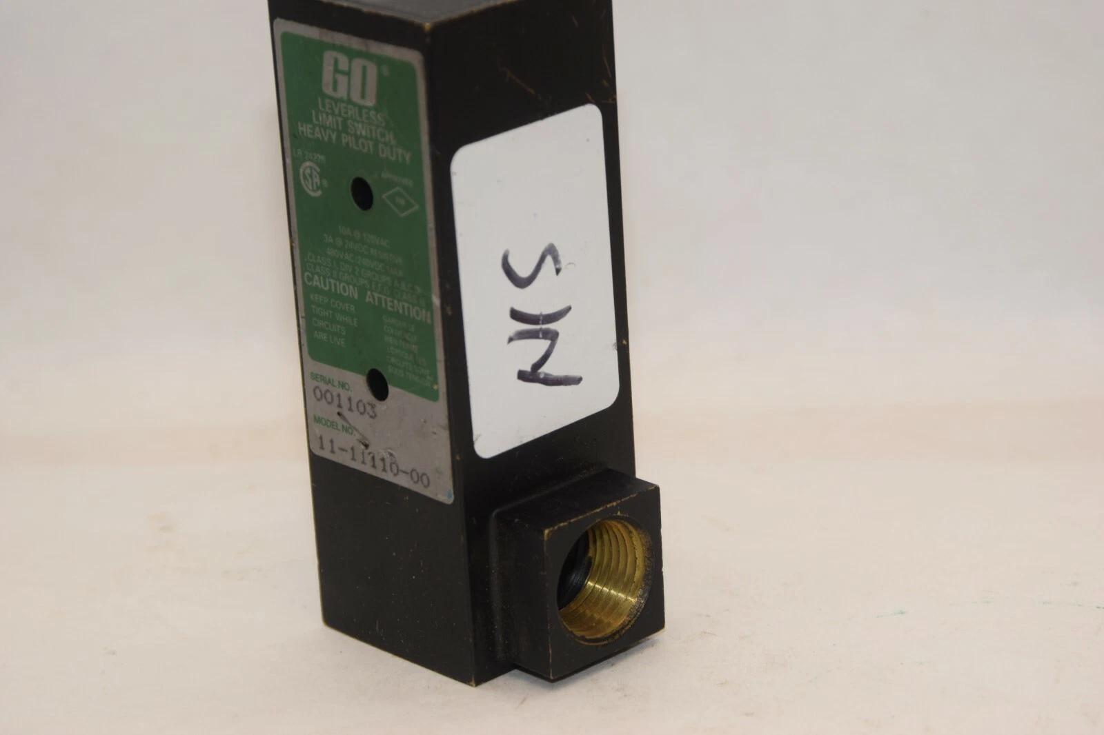 Used GO 11-11110-00 3A/10A 24Vdc / 120Vac Leverless Limit Switch