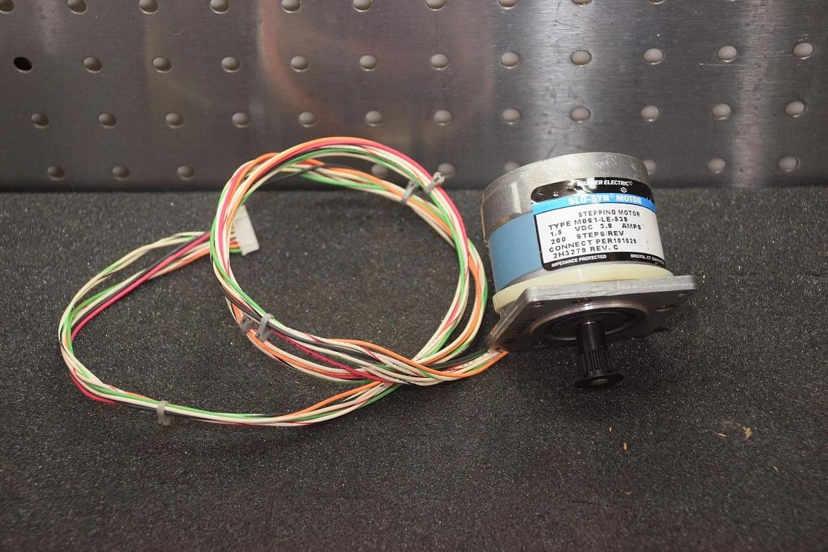 Used WARNER ELECTRIC SLO-SYN MOTOR M061-LE-539 1.5VDC 3.8A STEPPING MOTOR
