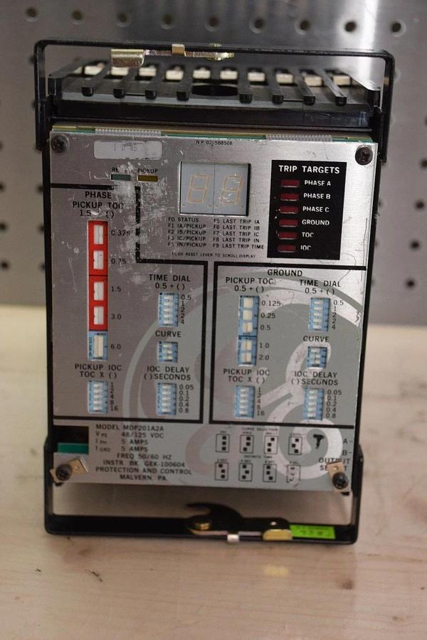 Used GE GENERAL ELECTRIC VOLTAGE RELAY 5AMP 48/125VDC 50/60HZ MDP201A2A