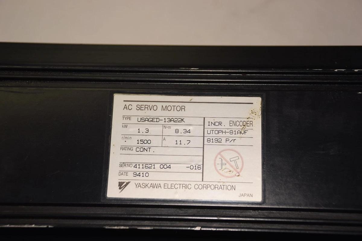 Used YASKAWA SERVO MOTOR  USAGED-13A22K 1.3kW 8.34Nm 11.7A Encoder: UTOPH-81AVF