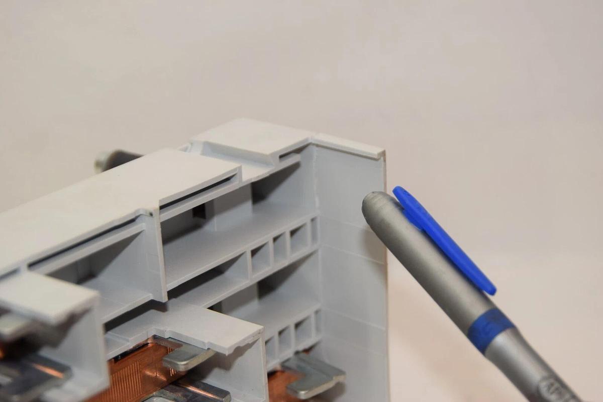 Used Siemens Busbar Adapter for Breaker 8US1213-4AQ03 8US12134AQ03 690v 600vac