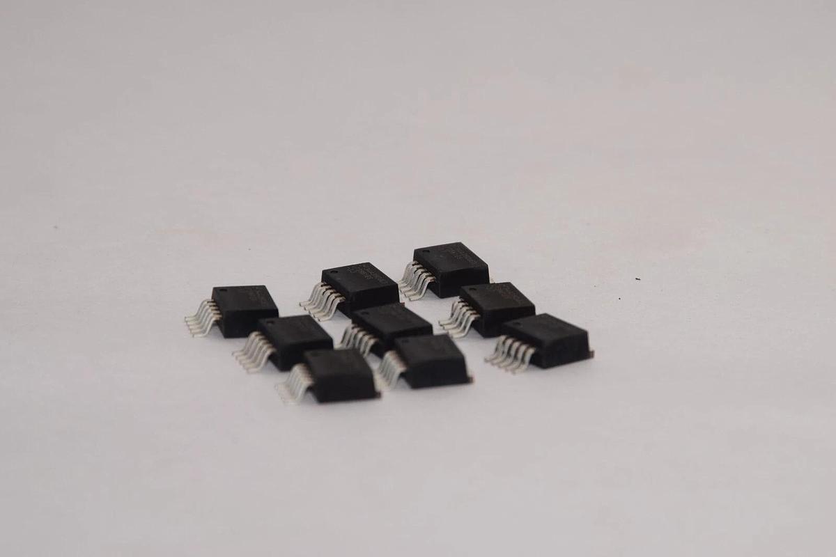 (NEW - Lot of 9) NATIONAL LP3961ES 34A39CUE3 10-Pin Integrated Circuit