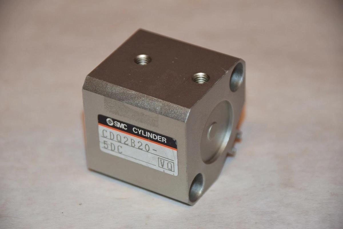 Used SMC CDQ2B20-5DC CDQ2B205DC PNEUMATIC CYLINDER