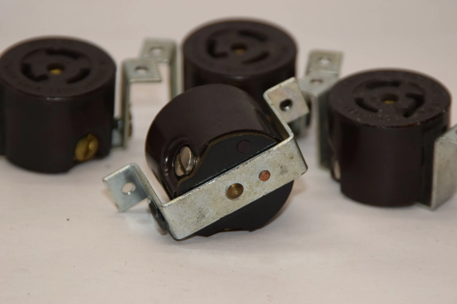 (NEW - LOT OF 4) HUBBELL 15A 125V Twist-Lock Receptacle