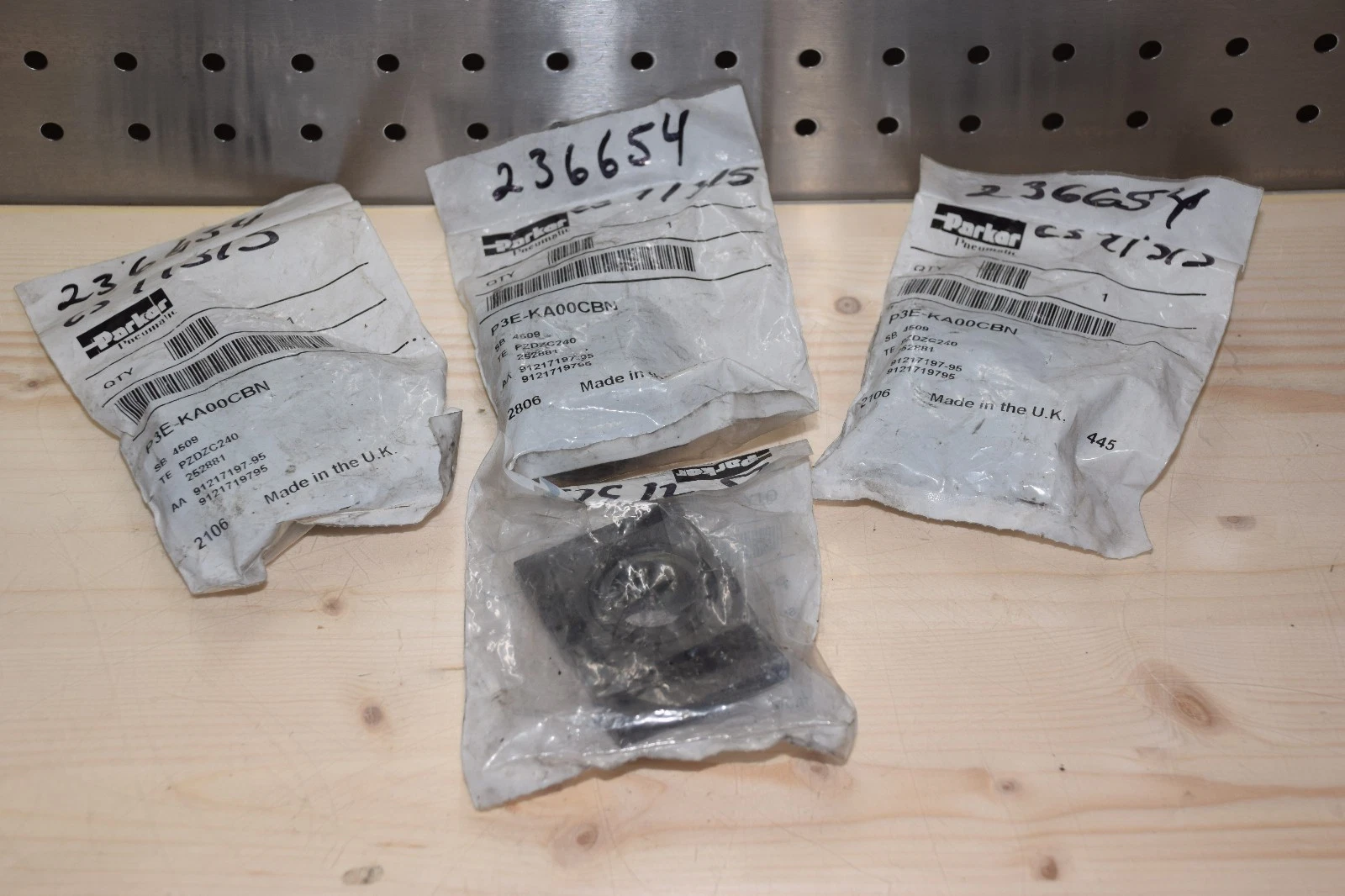 (LOT OF 4) PARKER P3E-KA00CBN P3EKA00CBN BODY CONNECTOR KIT NEW