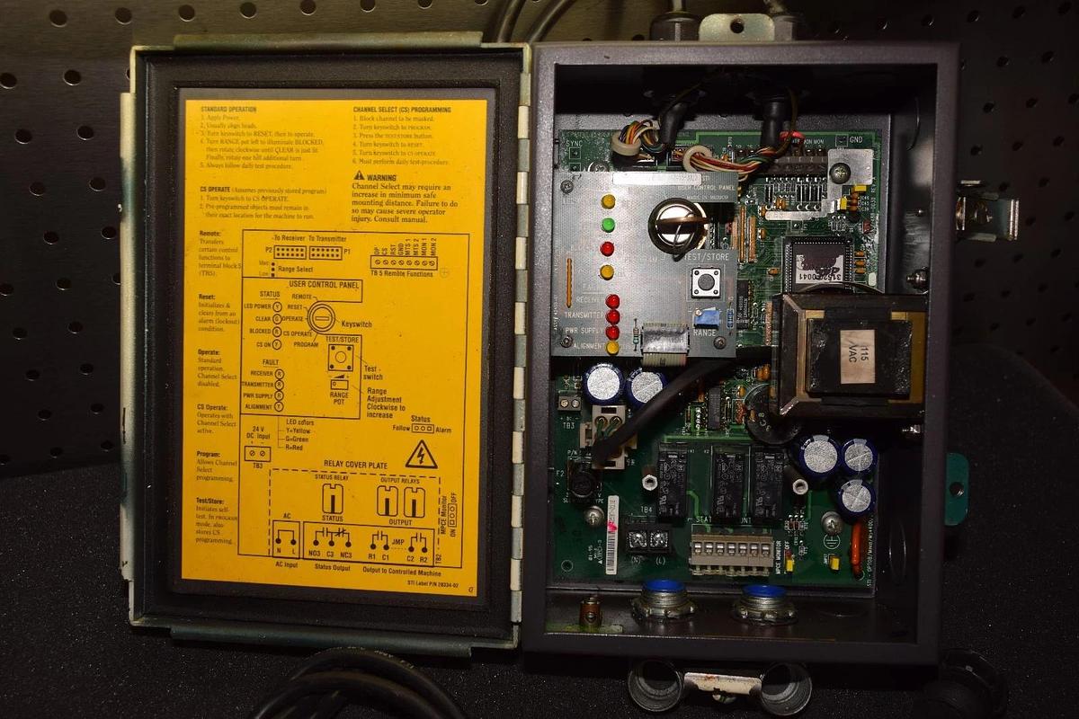 Used STI MiniSafe MS4300B-2 Light Curtain Controller MS4304B-2 43268-0040