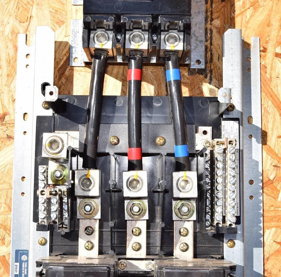 Used Square D 42 Circuit Main Lug Panelboard Interior NQOM442L225CNLB 225A  150A main