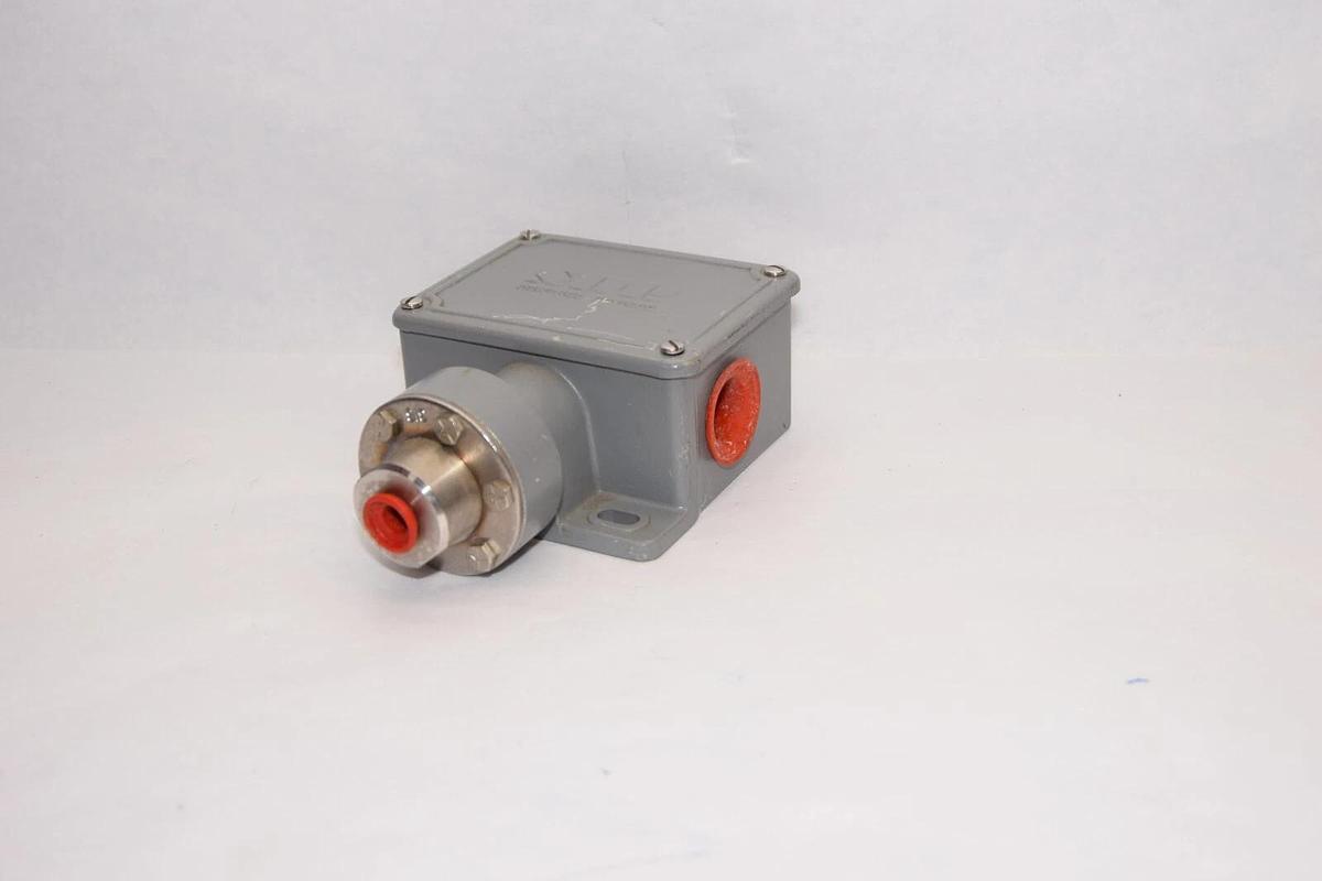 (NEW) SDR 54NN-K116-N4-C1A-30-0 IN HG 750psi 1000psi Pressure Switch