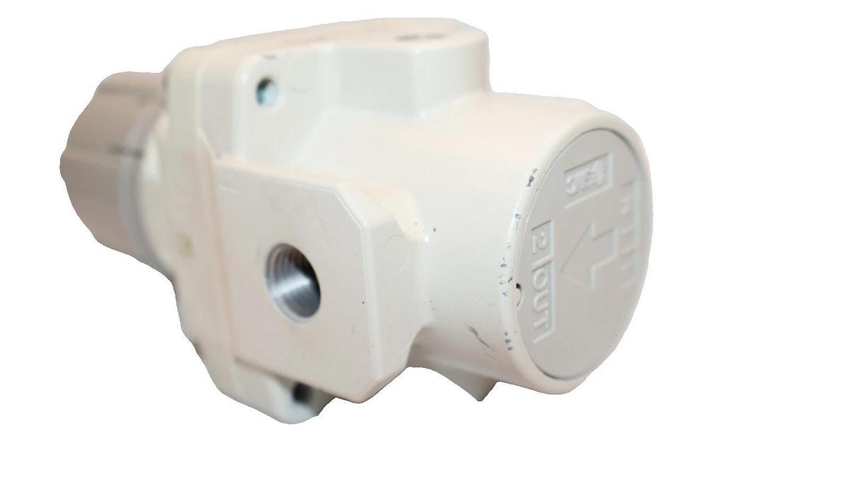 (NEW) SMC AR40-N02-Z-A , AR40N02ZA 7-100psi Regulator Module