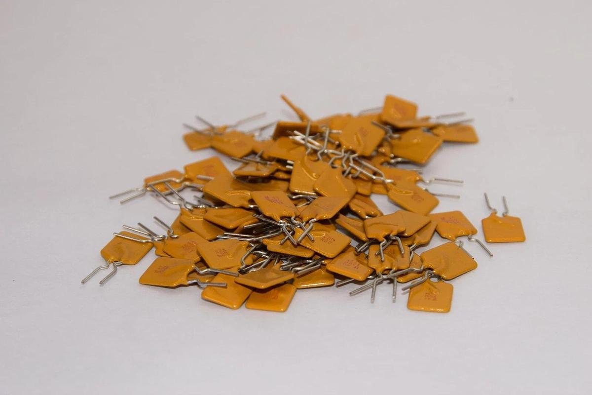 (NEW - Lot of 77) LITTELFUSE 30R300 30 300U Resettable Fuse