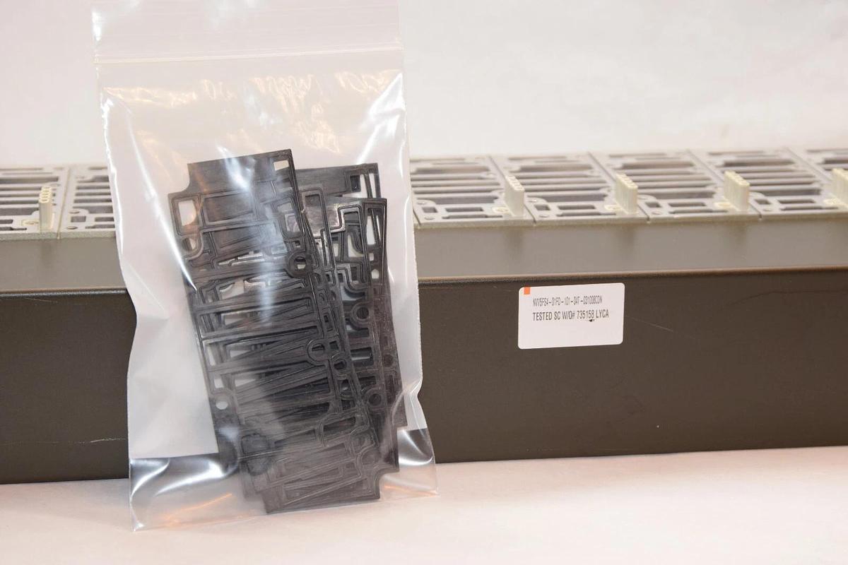 (NEW) SMC NVV5FS4-01FD-101-04T-031008CDN Manifold W/Gaskets