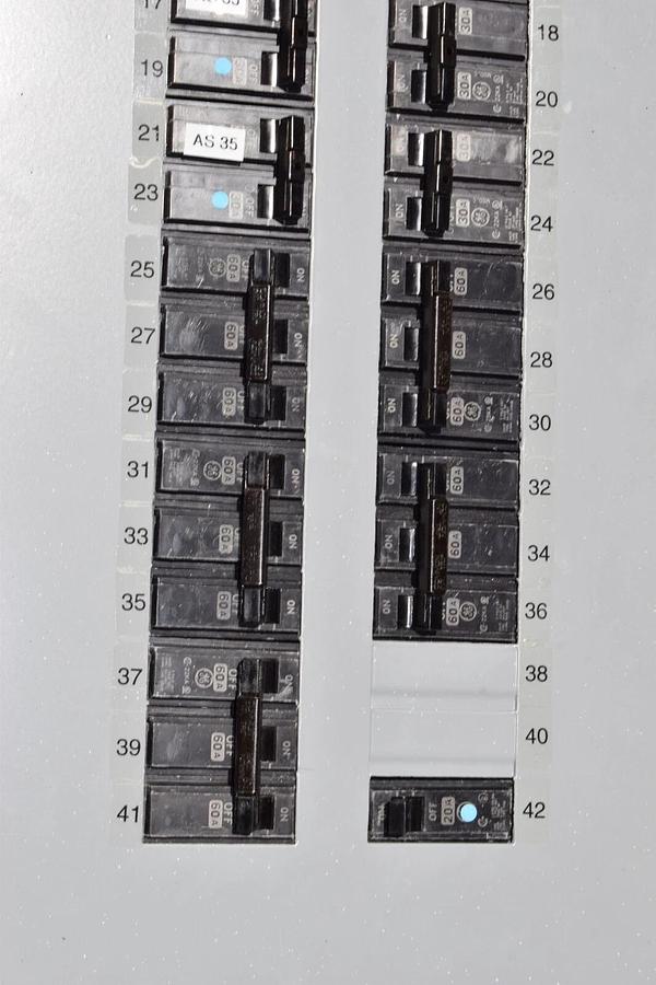 Used General Electric GE A-Series II Panelboard Panel AQF3424JBX 400A 208y/120 3ph 4w