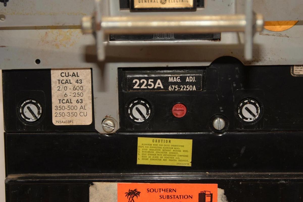 Used GE GENERAL ELECTRIC TB43F TB 43F 225A 675-2250A Adj 3P Tri-Break Breaker