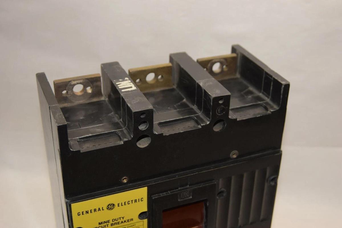 Used GE General Electric 400Amp FRAME 3 POLE Mine Duty Circuit Breaker TJ34FMD 400 A
