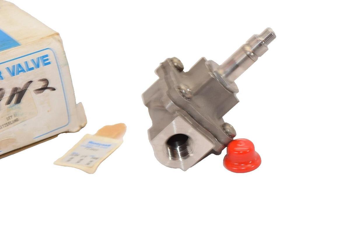 Honeywell / Skinner 714N3 S/S 1/2"NPT 2-way valve 11/64" orifice (New)