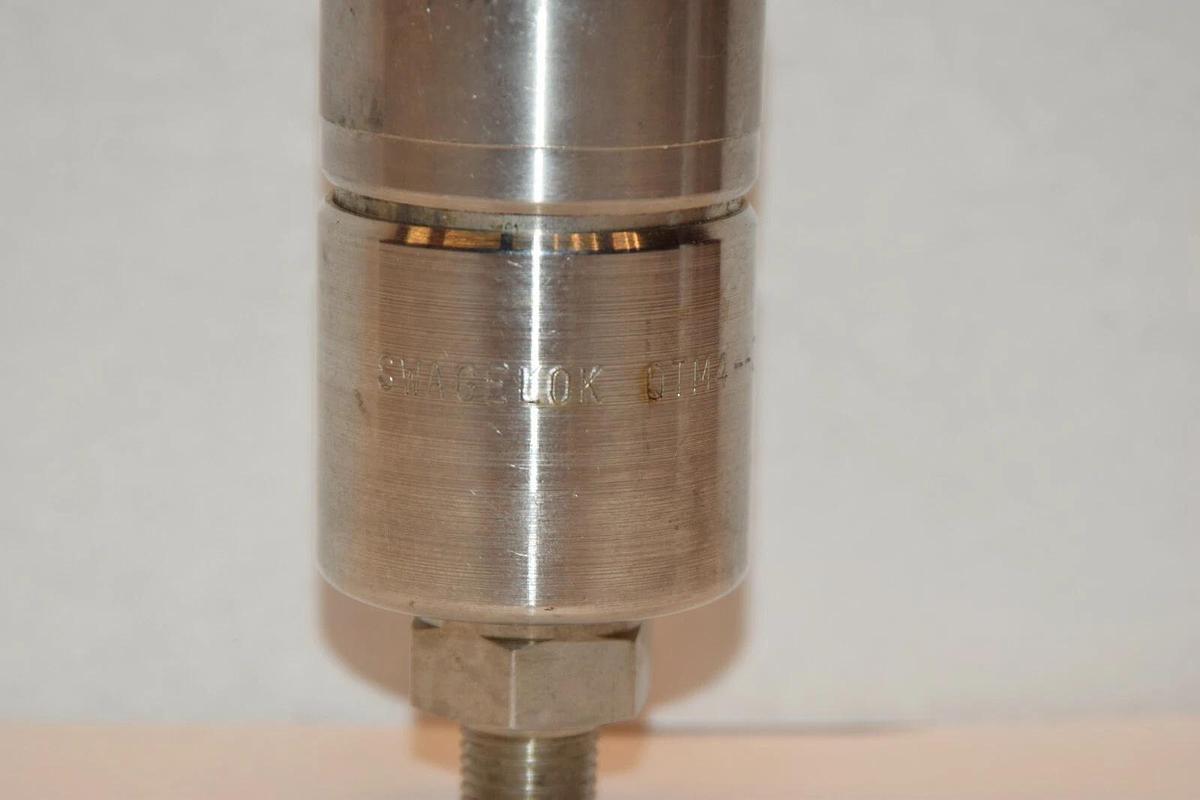 SWAGELOK QTM4-316 FEMALE QUICK CONNECT FITTING