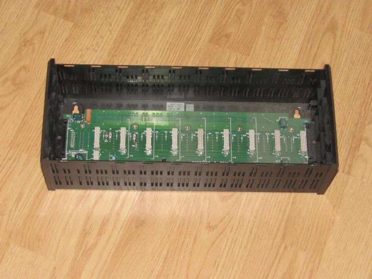 Used RELIANCE AUTOMAX PLC 9 SLOT RACK CHASSIS 45C918