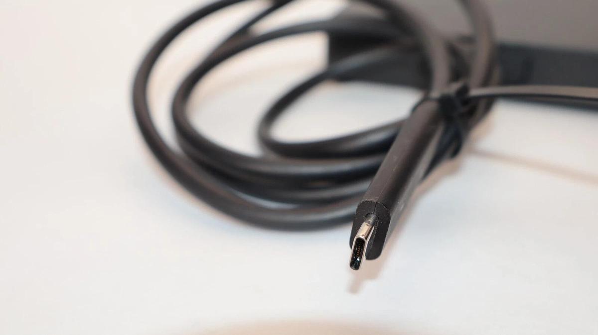 Used DELL WD15 , K17A , K17A001 19.5V - 6.7A/9.23A Docking Station