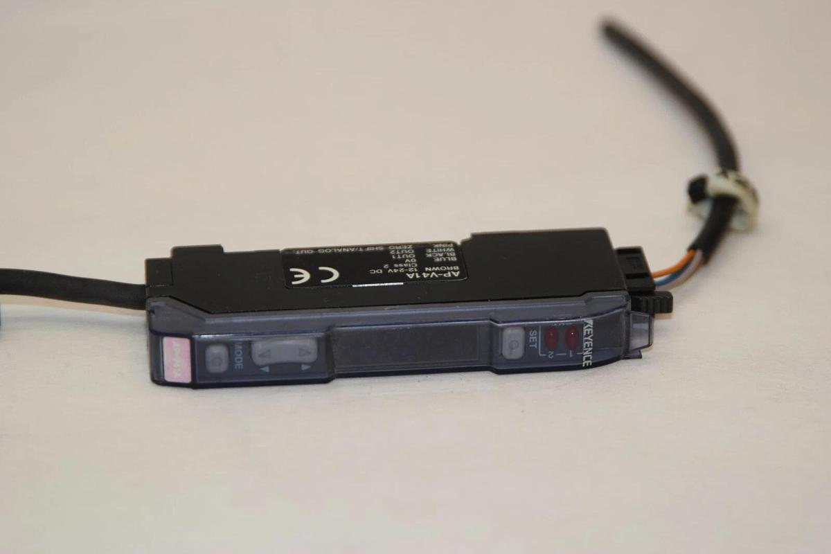 Used KEYENCE CORPORATION AP-V41A APV41A 12-24Vdc Fiber Optic Sensor Amplifier