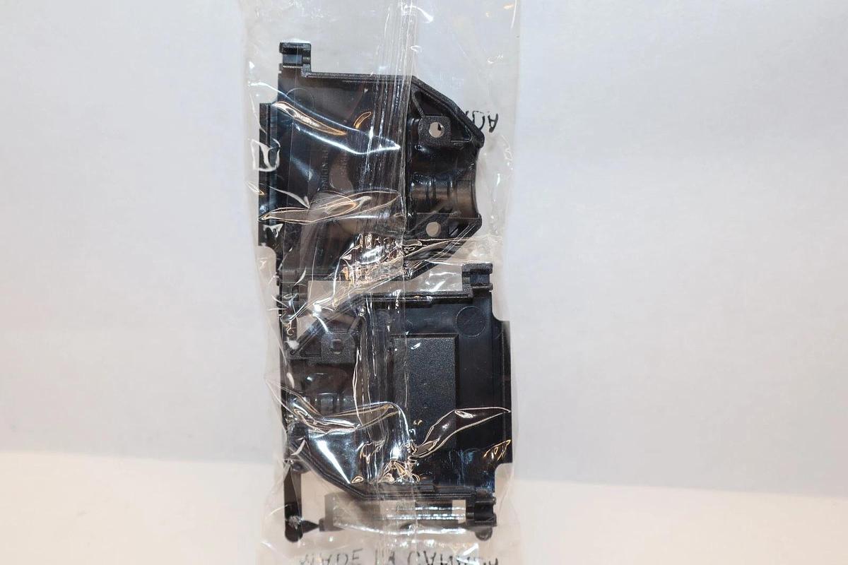 (NEW - Box of 99) NORTHERN TECHNOLOGIES C88E321004 Hood D-Sub 25Pos StraightExit