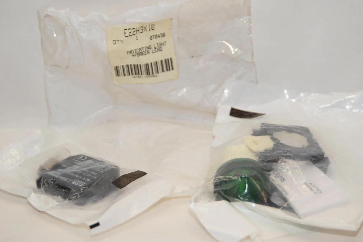 (NEW) CUTLER HAMMER E22H3X10 Green Indicator Pilot Light