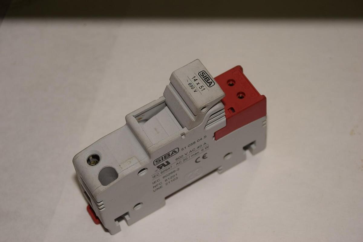 Used SIBA 14x51 51 058 04.S 5105804.S 600V AC 40A FUSE HOLDER