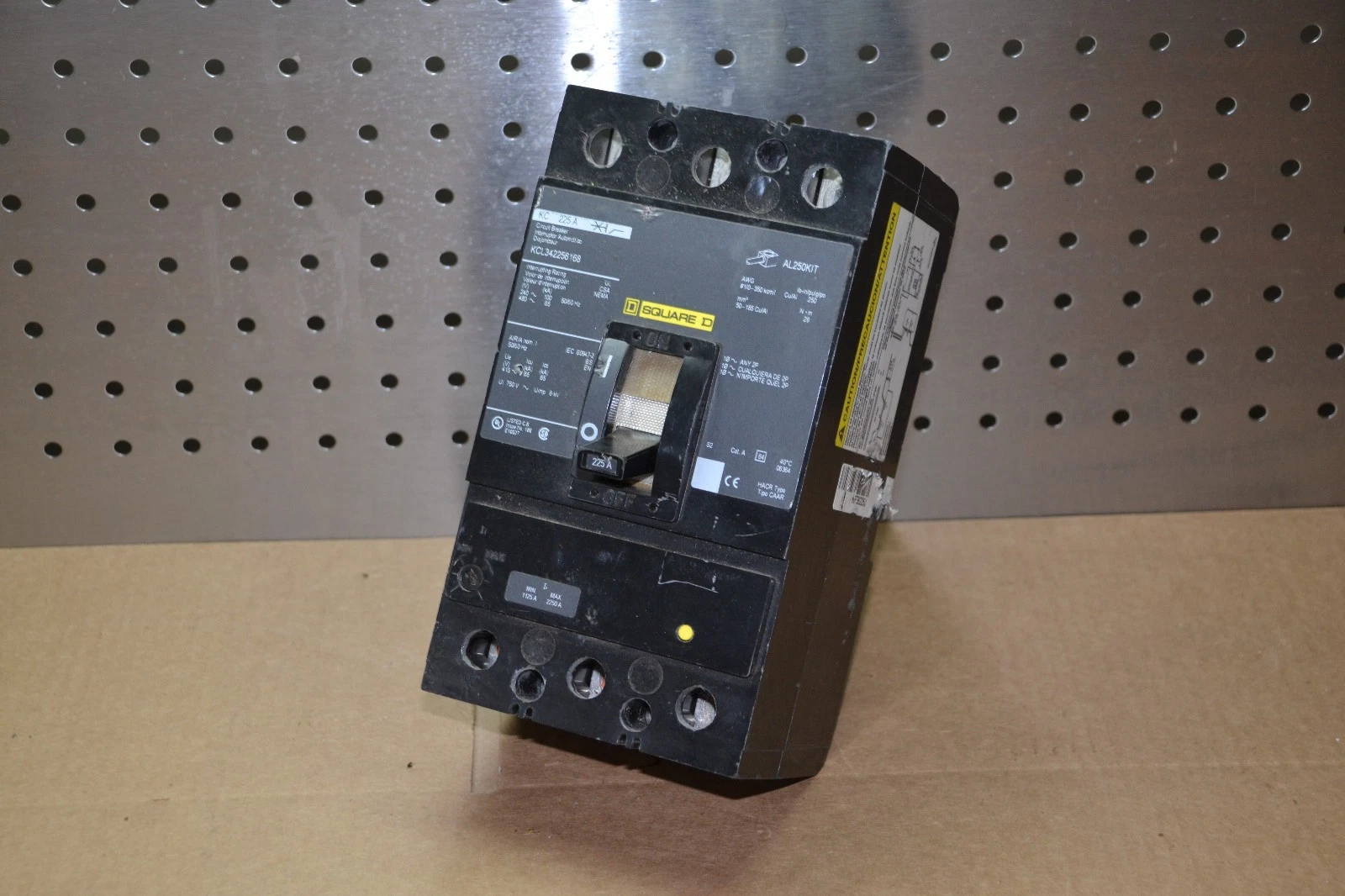 Used SQUARE D SHUNT TRIP BREAKER KCL342256168 225A 225 A AMP 480V VOLT 3 POLE