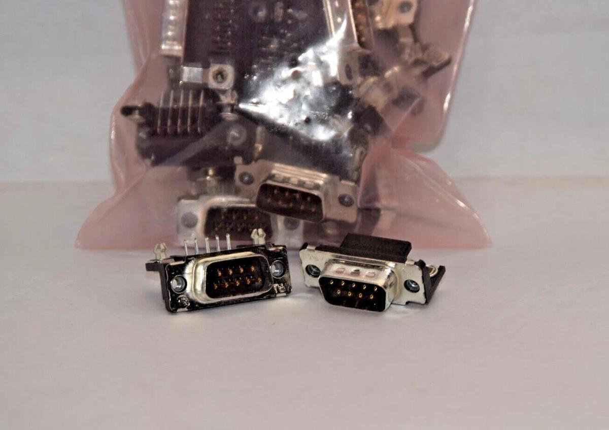 (NEW - Lot of 18) 1252-1994 Connector Conn 9 Pin D-Sub R/A RA W/ Metal Shell T/H