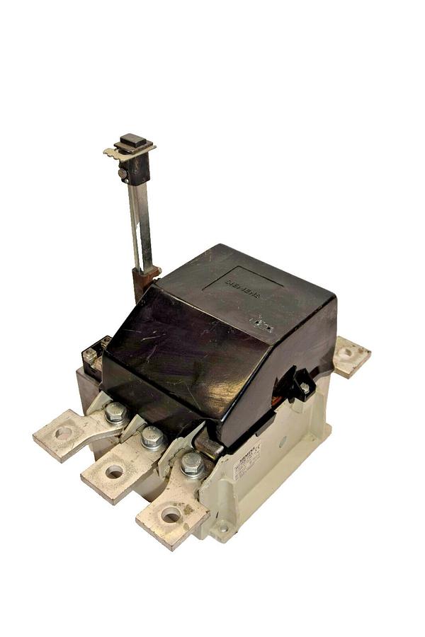 Used SIEMENS 3KE4530-0AA Front Operator Load Disconnect Switch 3 pole 1000 AMP  1000A