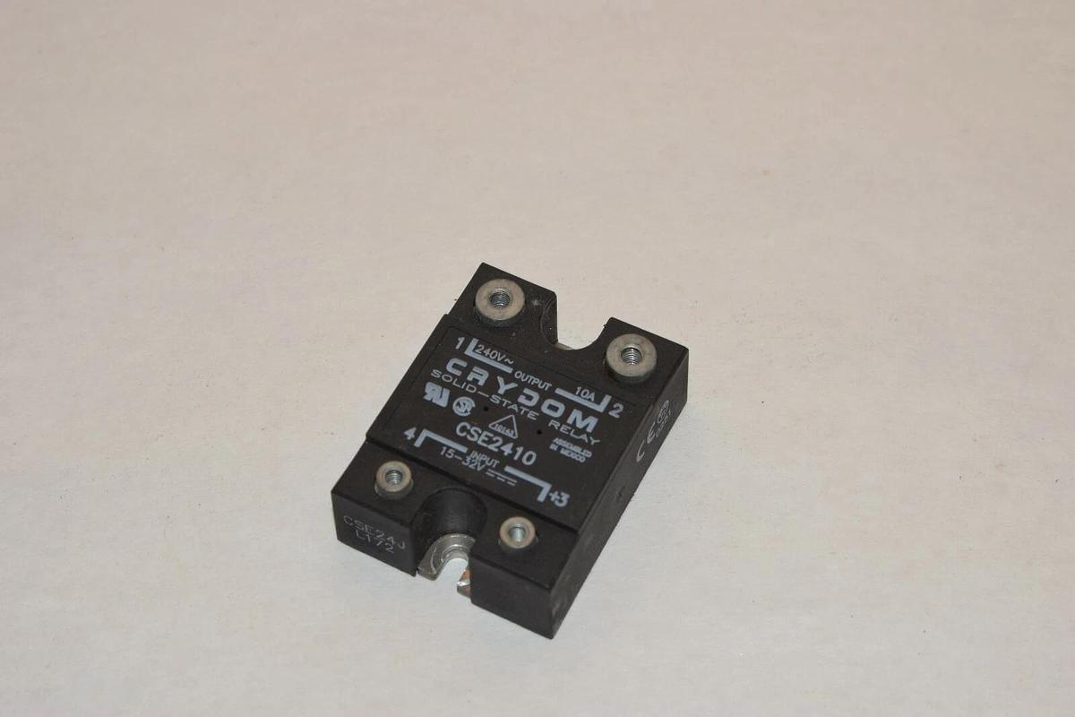 Used CRYDOM CSE2410 240V 10A 15-32V SOLID STATE RELAY