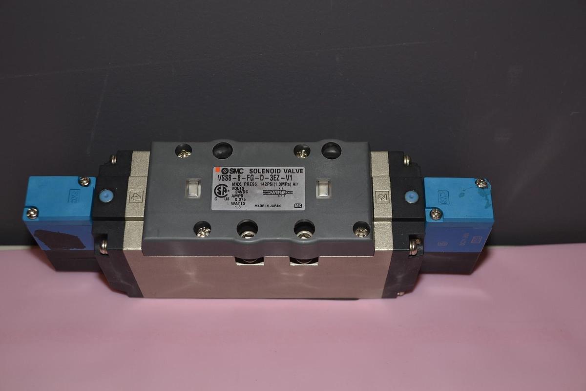 Used SMC VSS8-8-FG-D-3EZ-V1 VSS88FGD3EZV1 VALVE
