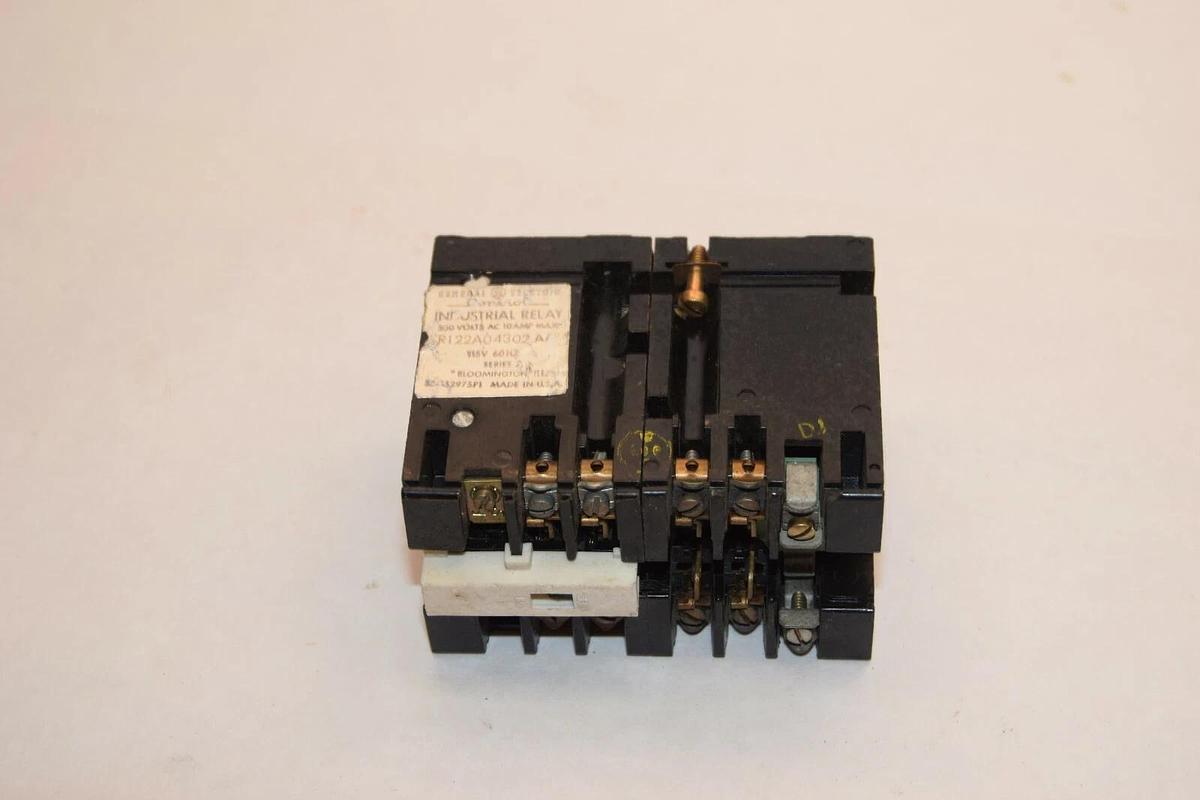 Used GENERAL ELECTRIC CR122A04302AA 115V 60Hz 360V 10A Series A Industrial Relay