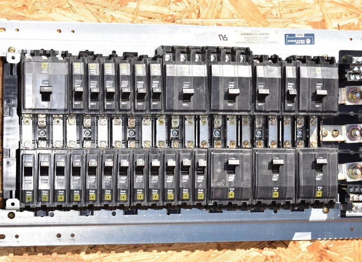 Used Square D 42 Circ 225A Main Lug Panelboard Interior NQOM442L225CNLB 150A main 3ph