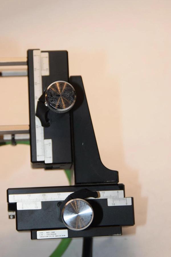 Used KEYENCE 2D Code Reader SR-D100H with precision mount B05-14NH A47-4