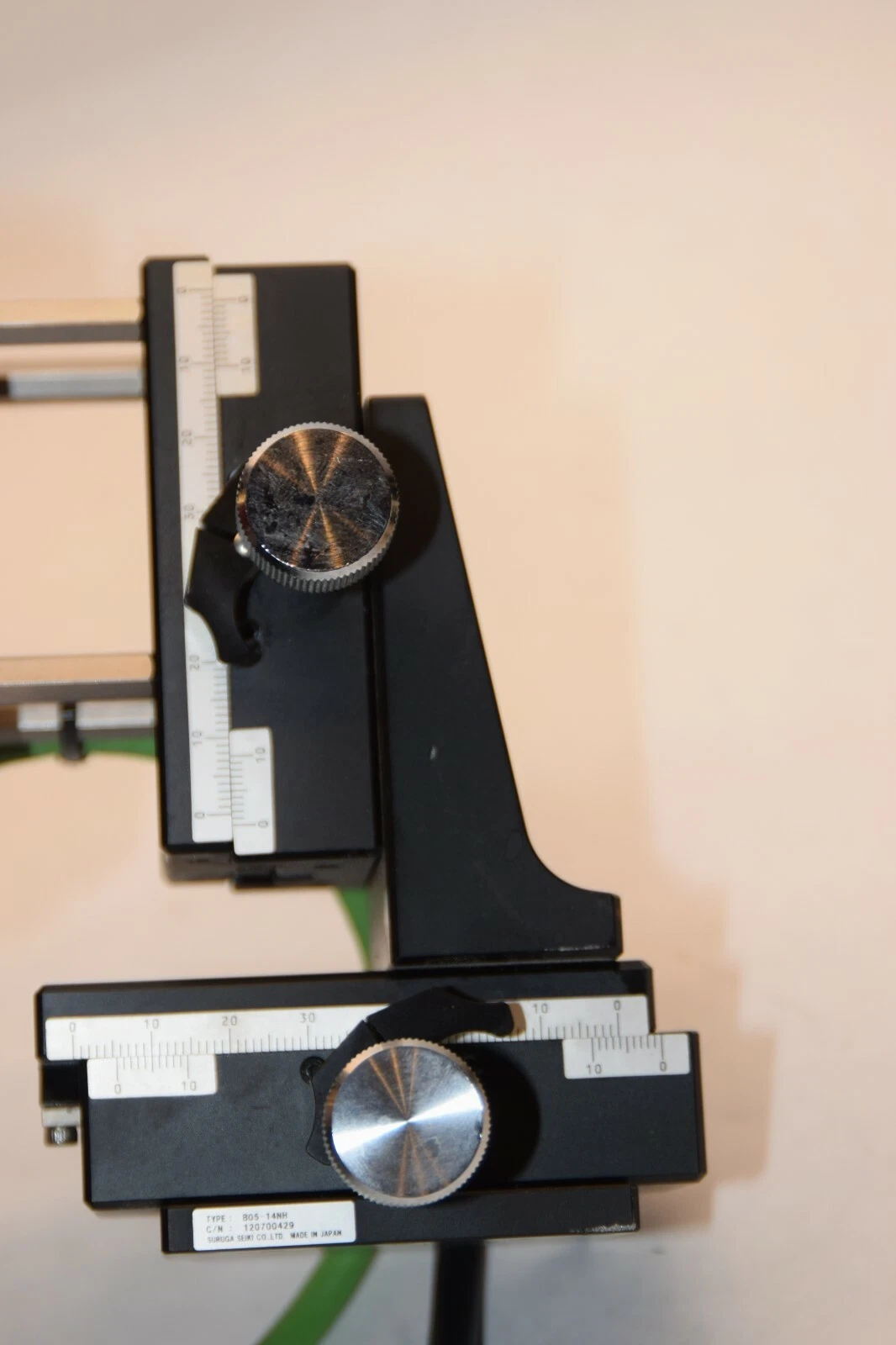 Used KEYENCE 2D Code Reader SR-D100H with precision mount B05-14NH A47-4