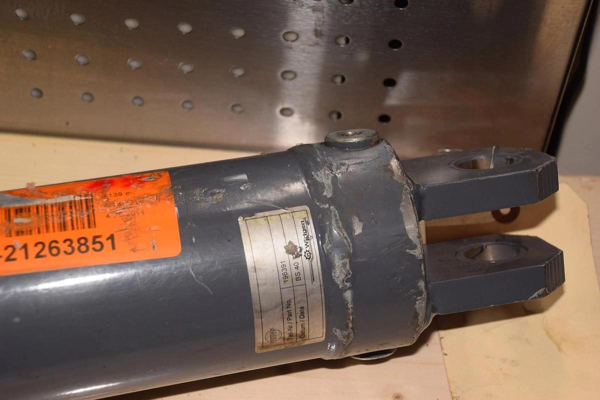 Wirtgen Group Hydraulic Cylinder 198391 G-2163851 23" stroke  34" long 1-1/2" R