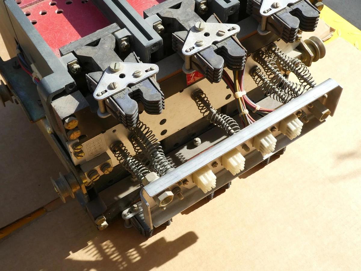 Used Westinghouse SPB 100 1600A Drawout Pow-R Breaker  w/ 1000 Amp Plug SPB100