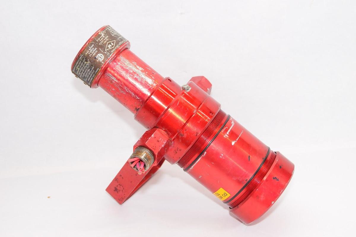 Used Det-tronics UV600 B4704 UV600B4704   UV Fire Detector  120v CLASS 1 ENCLOSURE 4