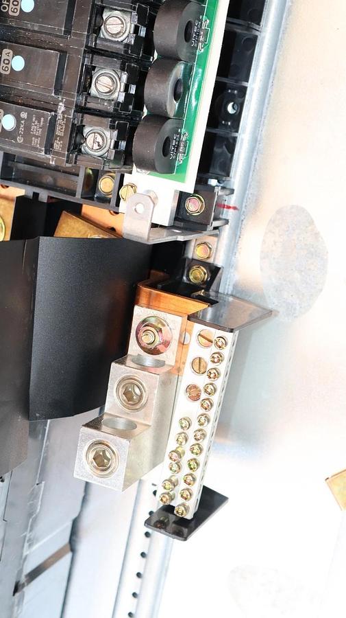 Used General Electric GE ASeries 400A Panelboard Panel AQF3424JBX 208y/120v 3ph 4w 42