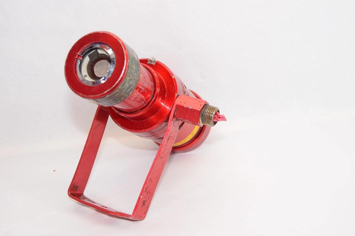 Used Det-tronics UV600 B4704 UV600B4704   UV Fire Detector  120v CLASS 1 ENCLOSURE 4