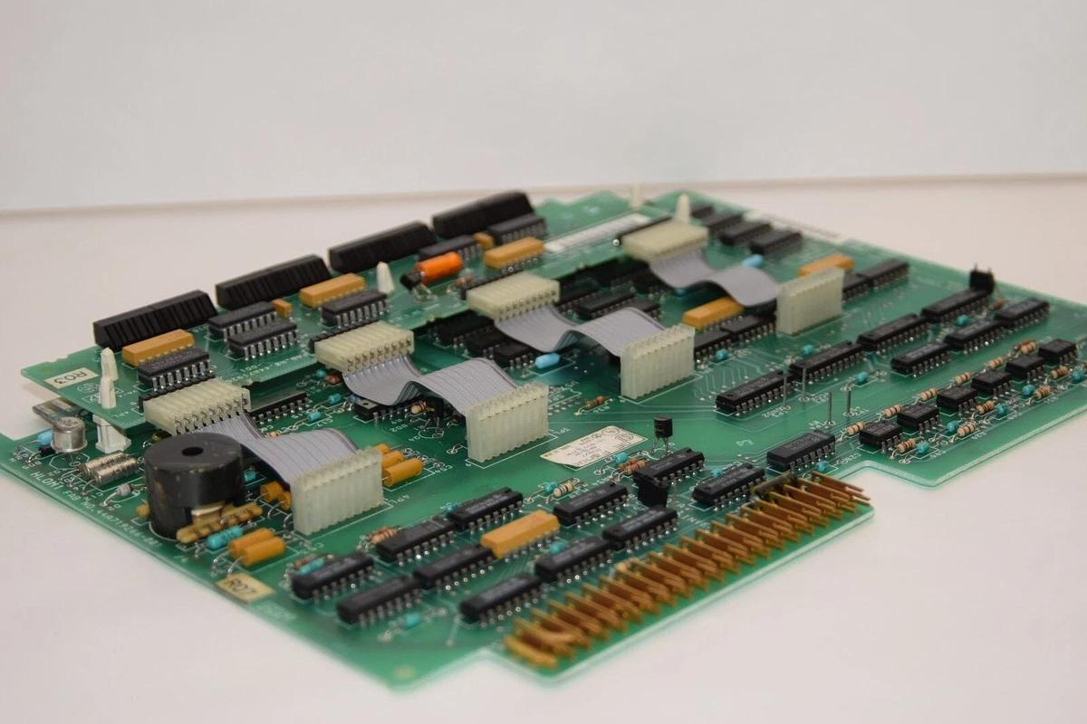 Used GE General Electric 44A717568-G01 IC600BF923K 10-50V Sink Output Module W/Light