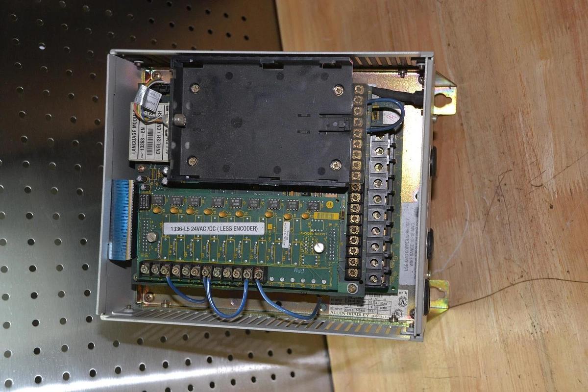 Used ALLEN BRADLEY 1336S-BRF50-AA-EN-L5 380/460V 10.7A 3PH 50/60Hz 1336 PLUS DRIVE