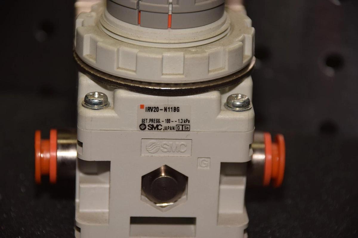 SMC IRV20-N11BG 1.3kPa 3/8" PORT SIZE WITH BRACKET VACUUM REGULATOR NEW