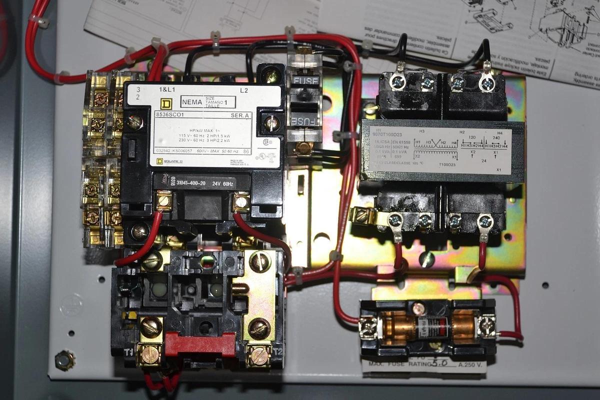 SQUARE D AC Magnetic Starter Combo 8536SCG1V89CFF4TX22 Size Sz 1 Ser A NEW