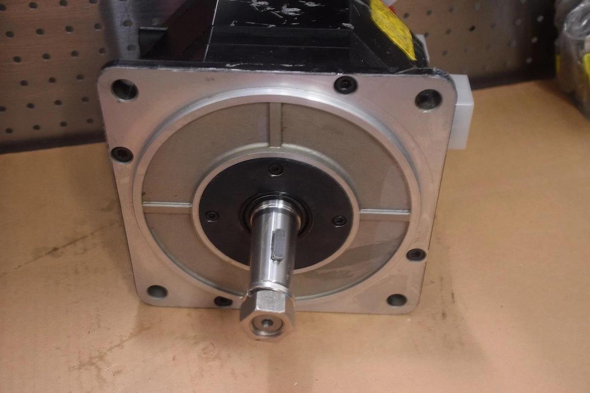 FANUC Servo Motor 10F/2000 A06B-0355-B756 W/ PULSECODER A860-0360-V501AC (NOS)