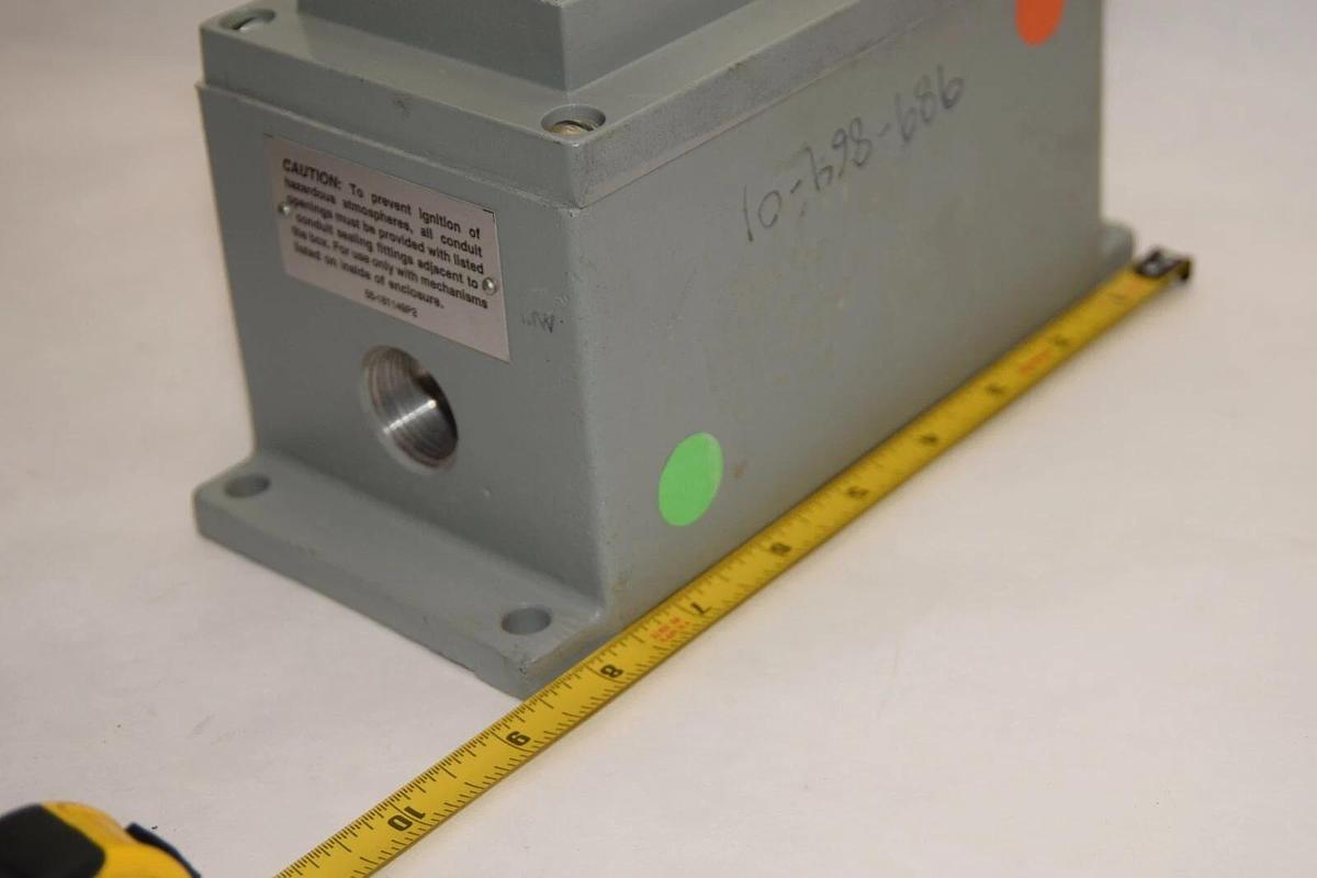 (NEW) GE GENERAL ELECTRIC CR103J102A 55-174968P2 600V 2 Button Unit Enclosure