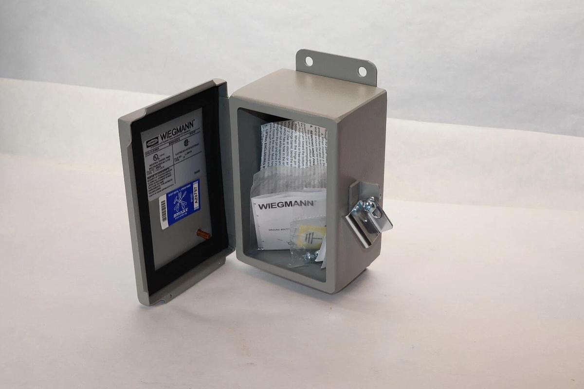 (NEW) WIEGMANN Hubbell B060403CH TYPE 12 Enclosure 6" X 4" X 3"