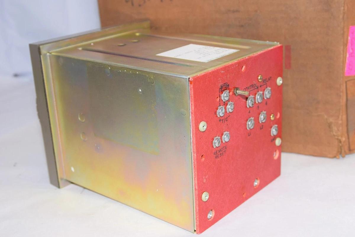 (NEW) HONEYWELL R7351B 1005 3 120V 50/60Hz High Limit Dialatrol