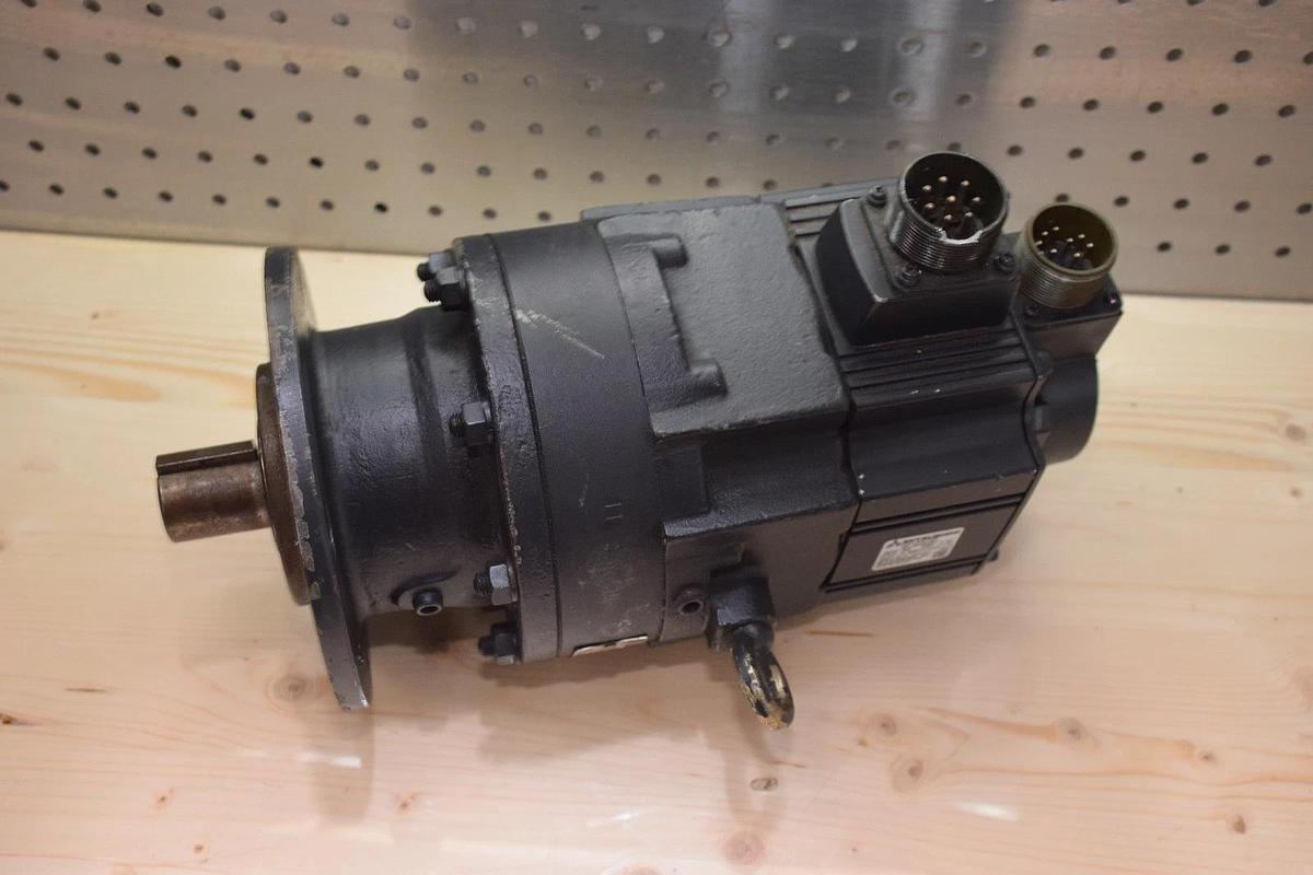 Used Mitsubishi HC-SFS52G1 0.5kW AC Servo Motor with Cyclo Drive CNVM-4105-11